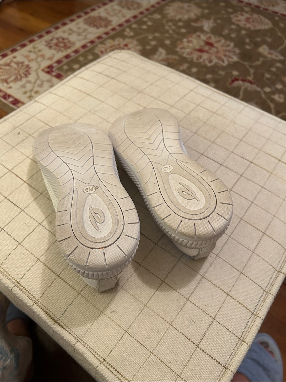 Easy Spirit Glitz White Slip-On Knit Flats - Picture 5 of 7
